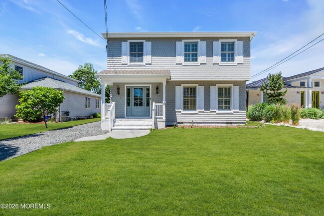 217 Howe St