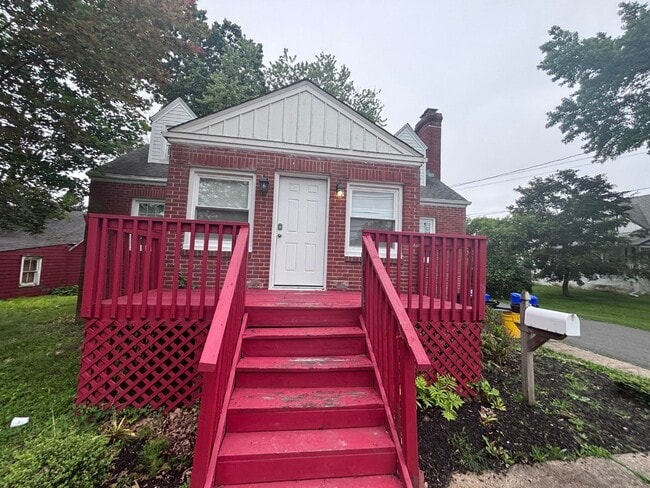 Building Photo - Pennington Rd, Ewing, NJ – 6BR / 2BA. Large single-family home near TCNJ with spacious driveway