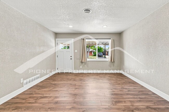 Photo - 1235 Scranton St