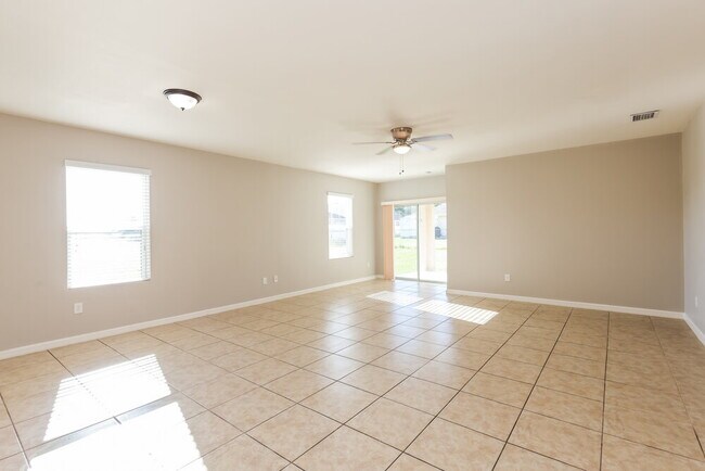 Photo - 320 SE 3rd St