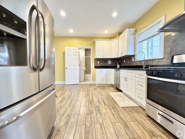 Building Photo - 21 Shawmut St Rental