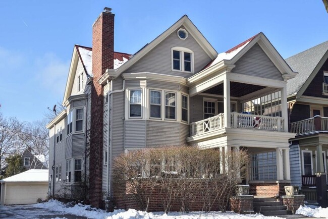 Photo - 2825 N Frederick AV