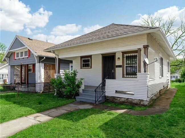 Photo - Charming Renovated 2 Bedroom Bungalow