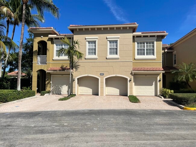 Building Photo - 4991 Bonsai Cir Unit 111