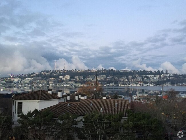 Building Photo - 2Bd/1Ba Seattle Home