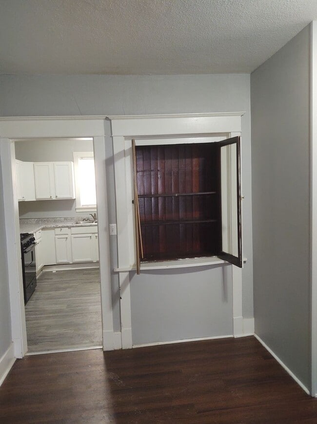 Photo - SW 201/203  E Locust Unit SW 201 E Locust St