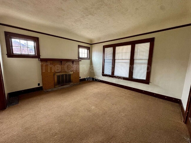 Photo - 725 Joliet St