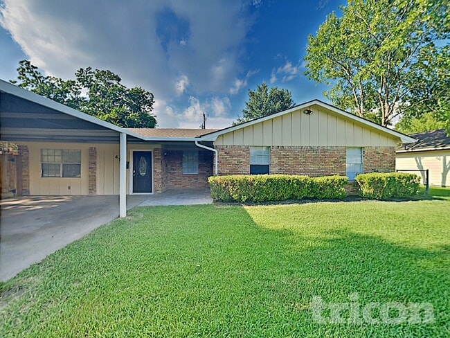 Photo - 411 E Carby Rd