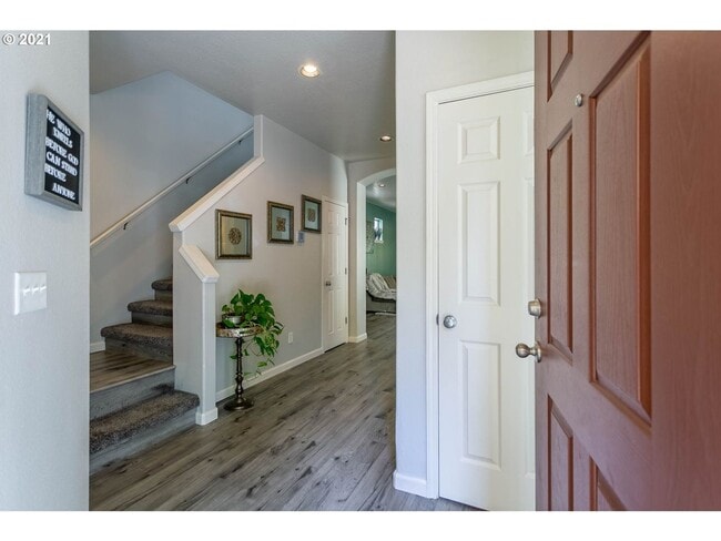 Photo - Stunning 3-bedroom Home featuring free int...