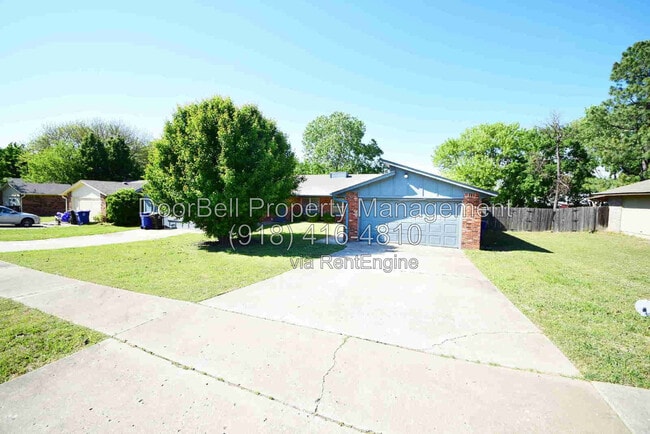 Photo - 740 W Commercial St