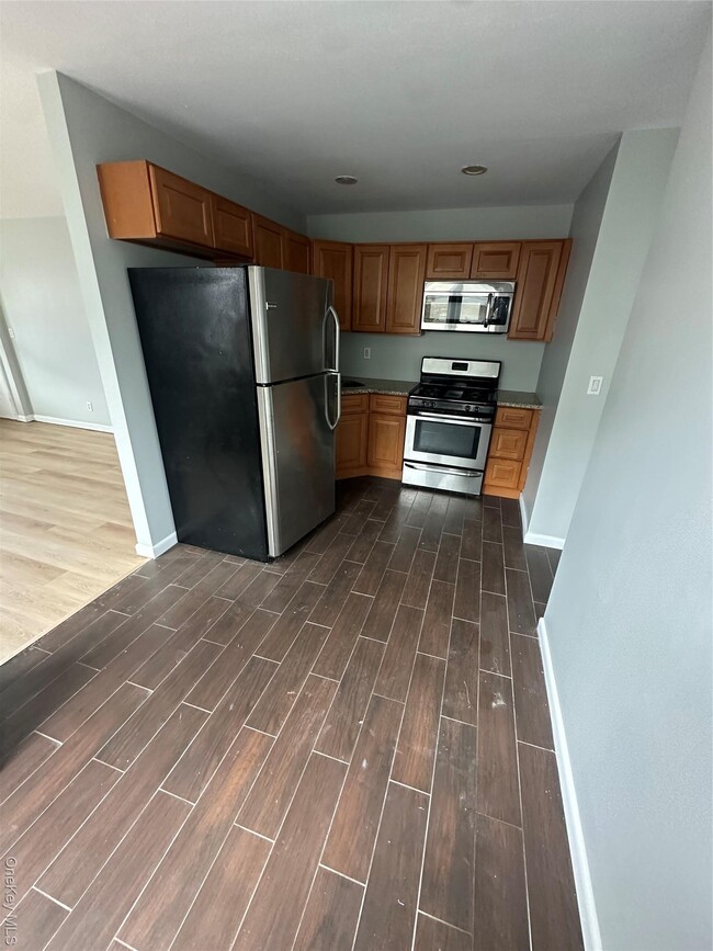 Photo - 665 E Broadway