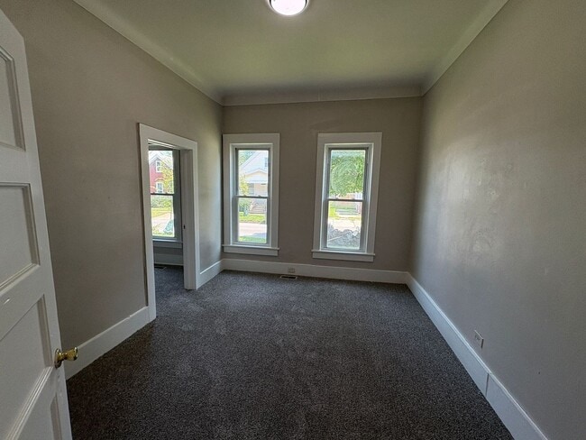 Building Photo - 3937 Woodhaven Dr
