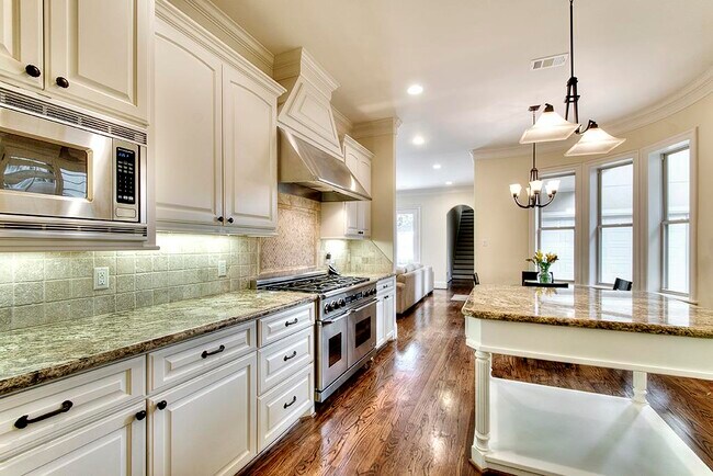 Photo - 3919 Swarthmore St