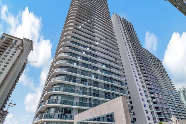 Building Photo - 55 SW 9th St Unit 3908 Rental