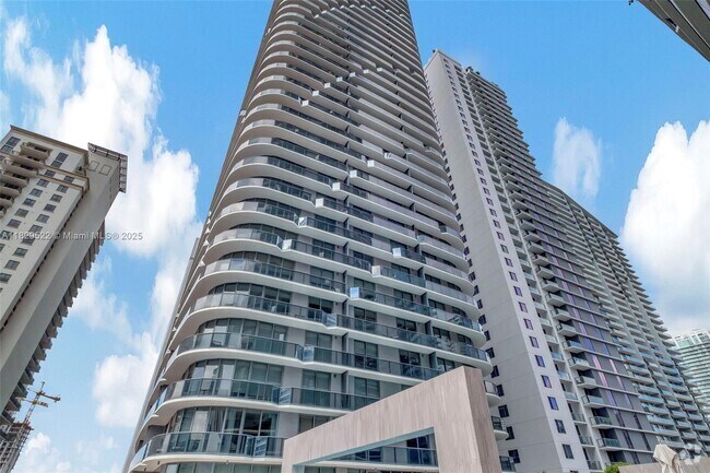 Building Photo - 55 SW 9th St Unit 3908 Rental