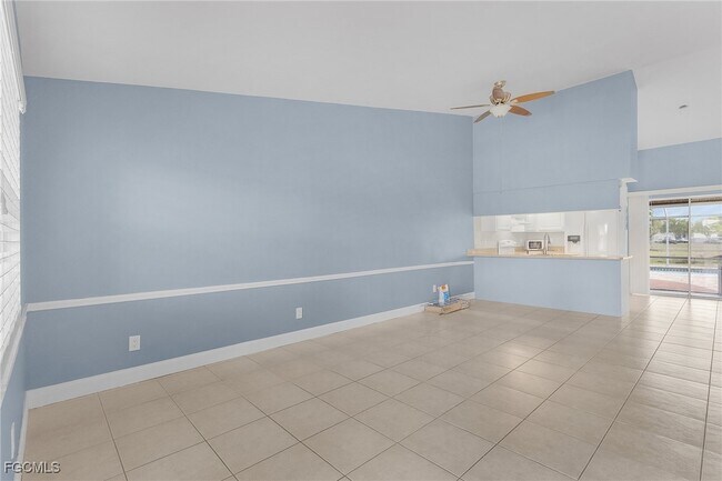 Photo - 930 SW 37th Ln