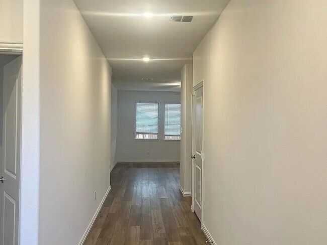 Photo - 1504 Van Gogh Dr