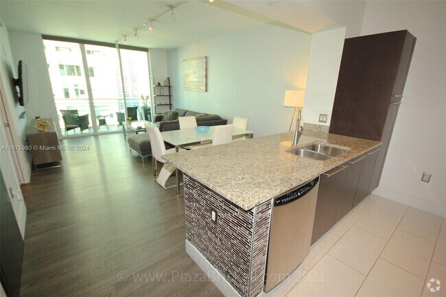 Building Photo - 950 Brickell Bay Dr Unit 2502 Rental