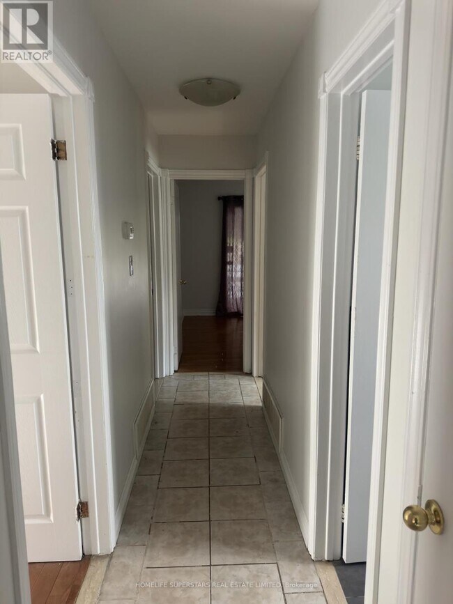 Photo - 215 Archdekin Dr