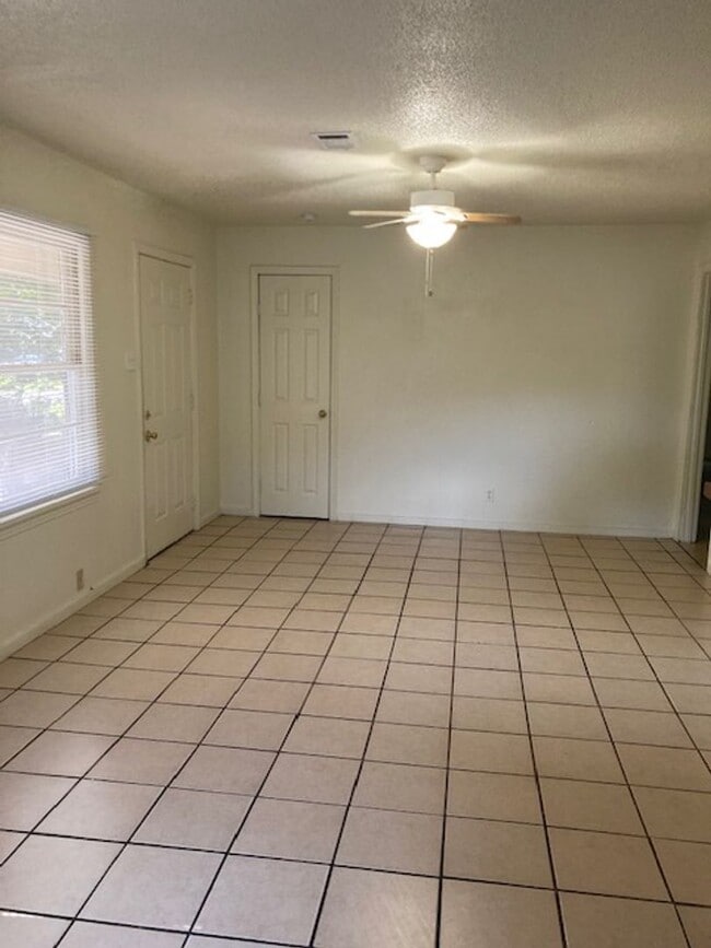 Photo - Biloxi 3 Bedroom