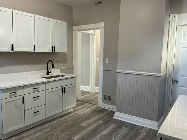 Building Photo - 4 bedroom single family home