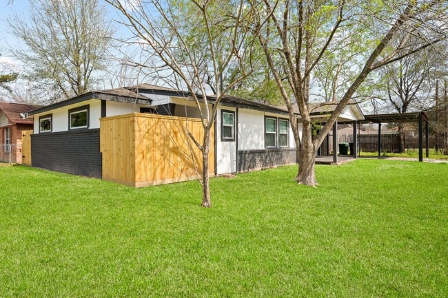 Building Photo - 2222 Peppermill Rd