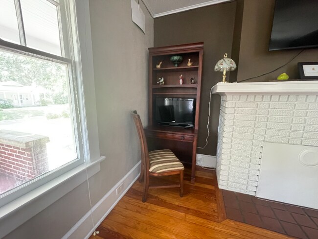 Photo - 921 Talbot Ave