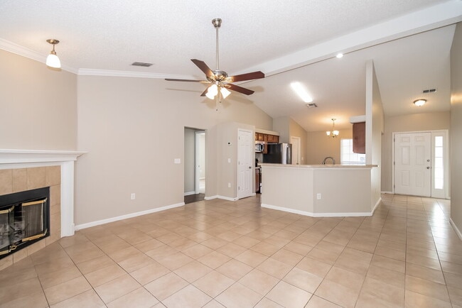 Photo - 1748 Northglen Cir