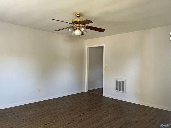 Photo - 1322 Oshaughnessy Ave NE