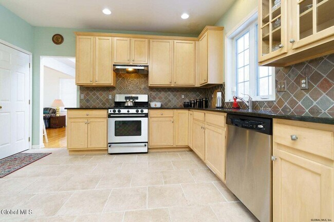 Photo - 7 Clearwater Ct