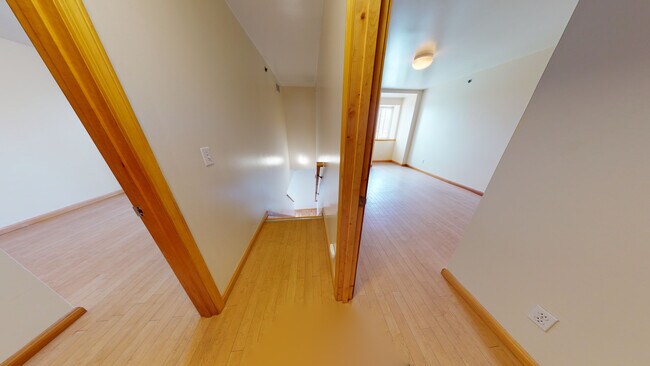 11 E High St