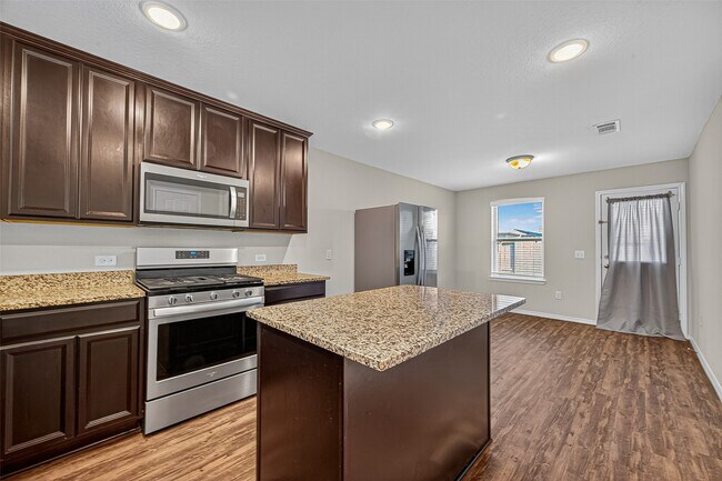 Photo - 1830 Cormorant Cres