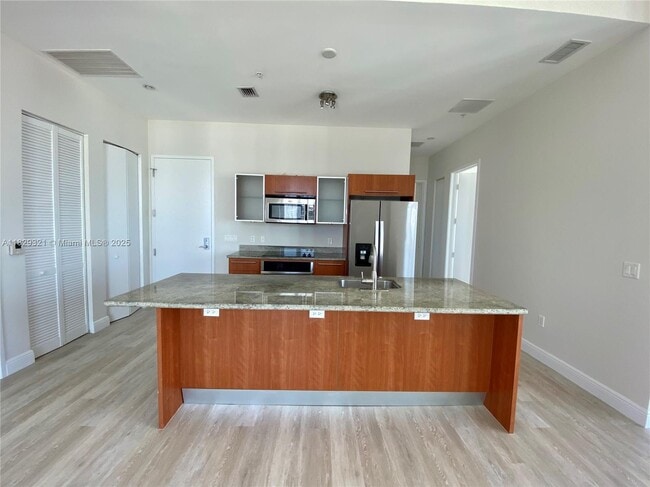 Photo - 185 SW 7th St Unidad 4311 Rental