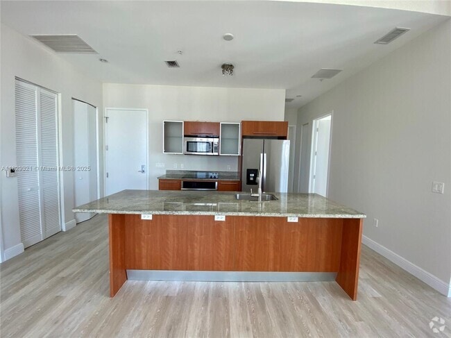 Building Photo - 185 SW 7th St Unit 4311 Rental