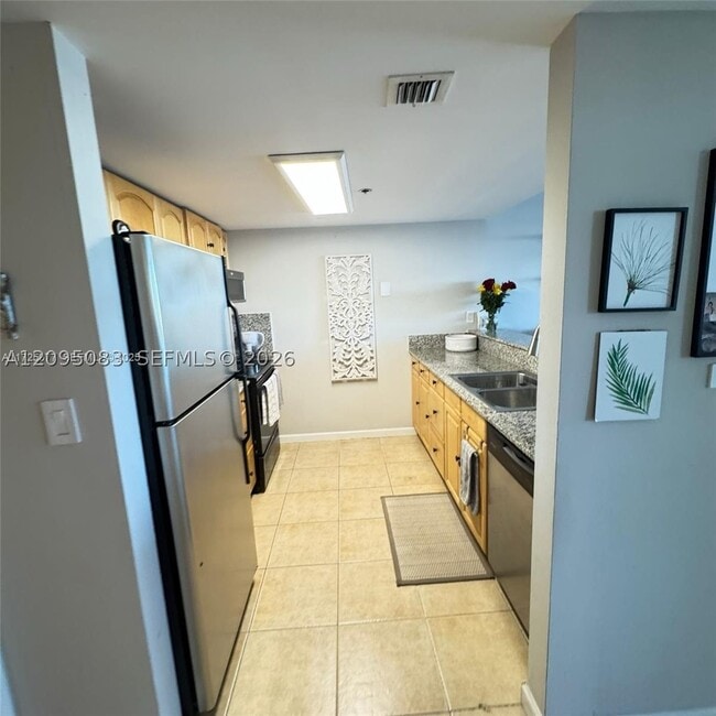 7601 E Treasure Dr Unit 512