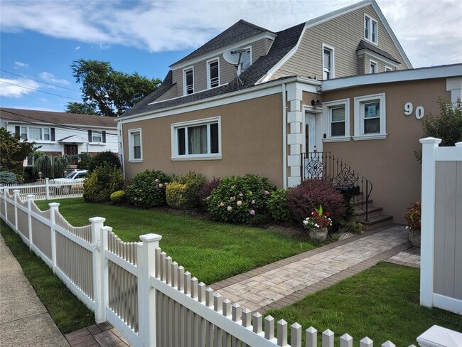 Building Photo - 90 Hempstead Ave Rental