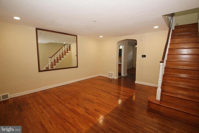 Photo - 222 W Colonial St