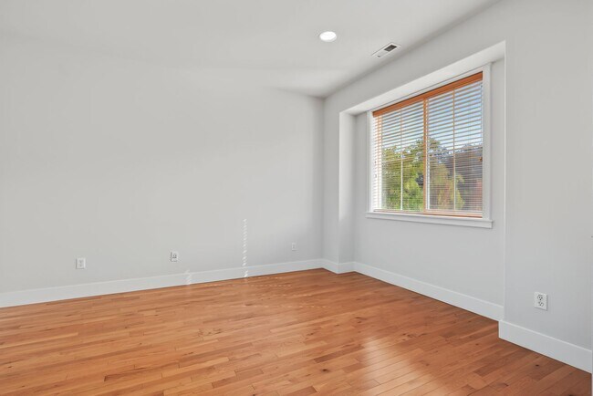 Photo - 1874 Miller Dr