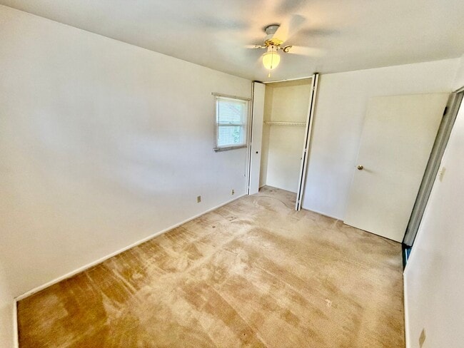 Photo - 3 Bedroom 1 Bathroom - Huge Backyard!