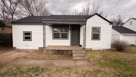 Building Photo - Comfortable Brick Home with a Huge Yard