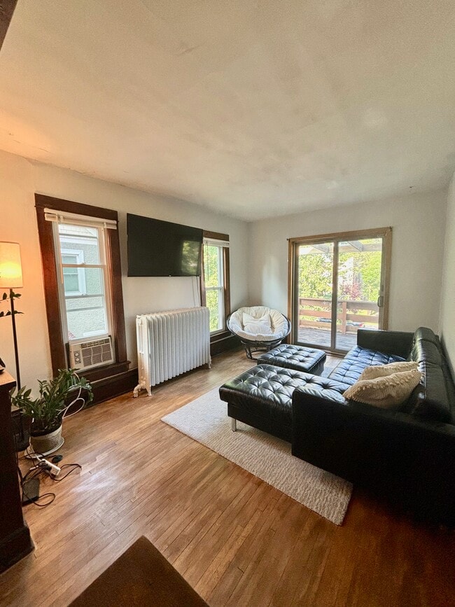 Building Photo - 3224 Hennepin Ave Unit 3 - Room E