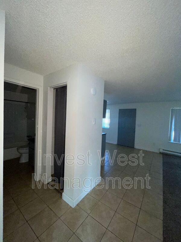 Photo - 944-933 33rd Ave