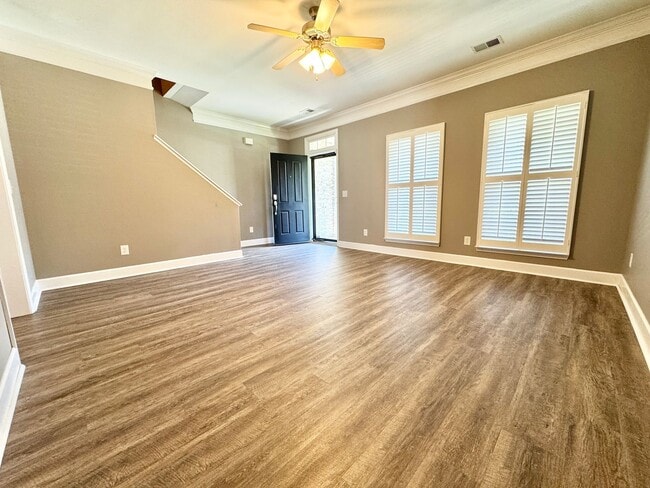Photo - 3 Bed, 2.5 Bath Townhome w/ 2 Car Garage