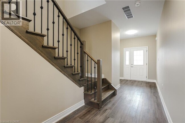 Photo - 177 Rykert St