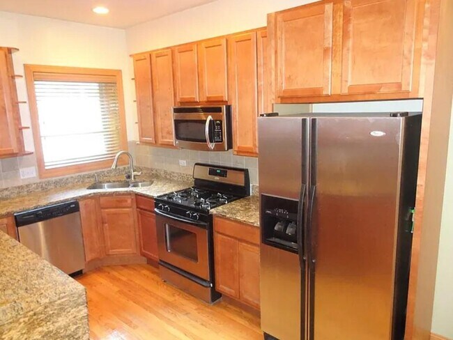 Photo - 5336 S Prairie Ave Unit 2N