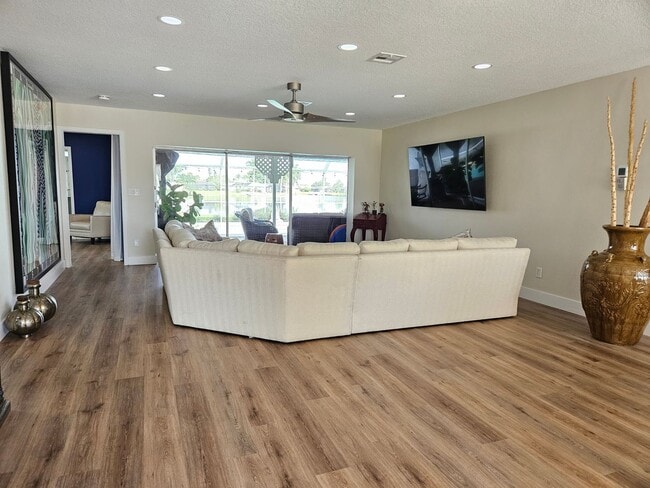 Photo - Annual Rental or 6+ month option - FURNISH...