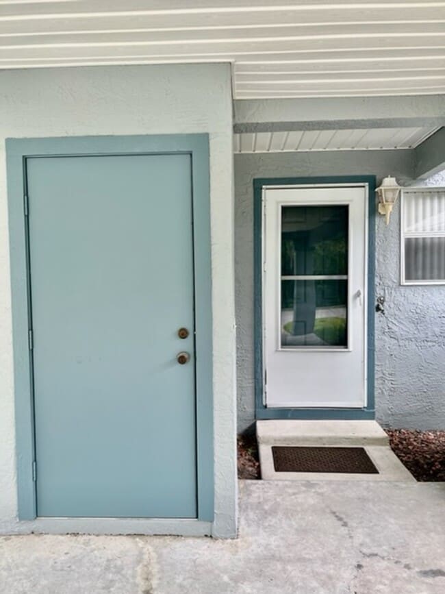 Photo - Beautiful Waterfront 2/2 Furnished Home Av...