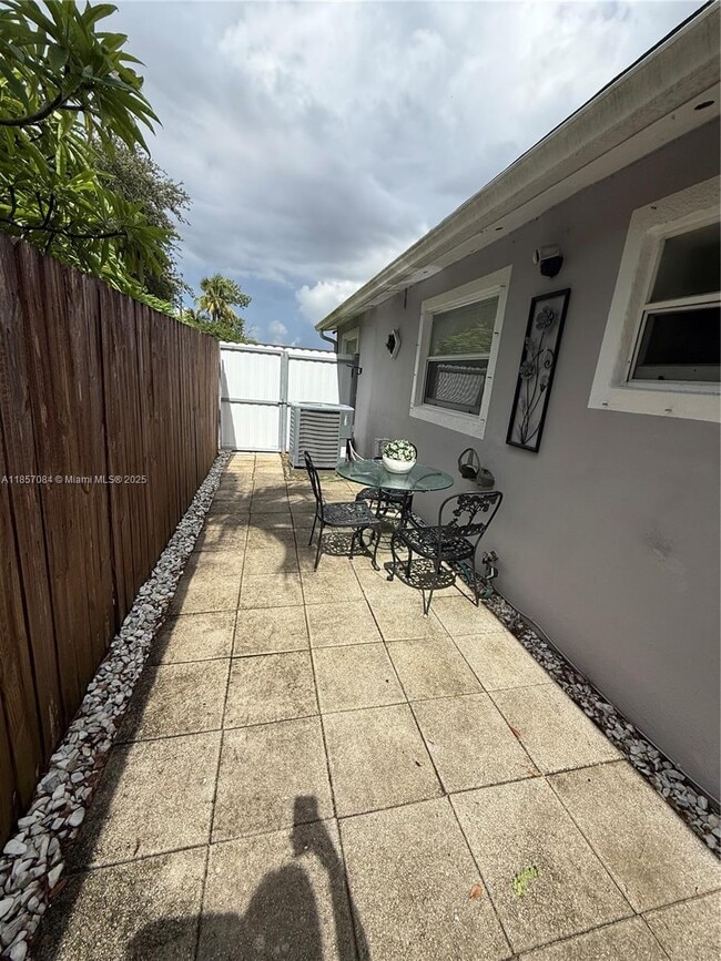 Building Photo - 2231 N 66th Ave Unit 2 Rental