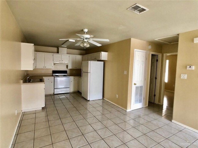 Photo - 14 US-83 BUS Unit 27