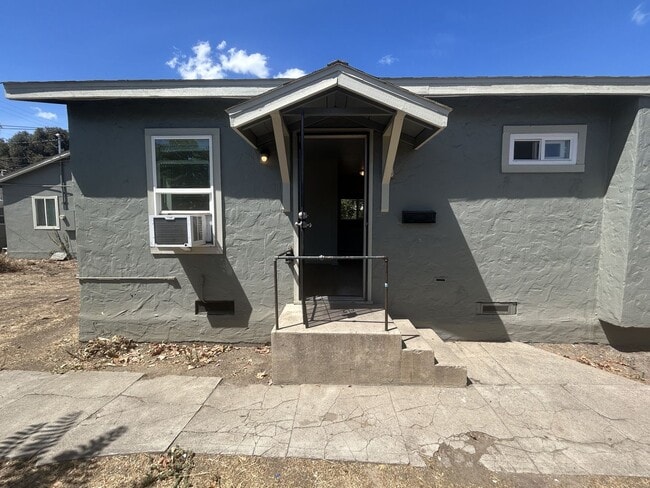 925 7th St Unit 925 1/2 7th Street
